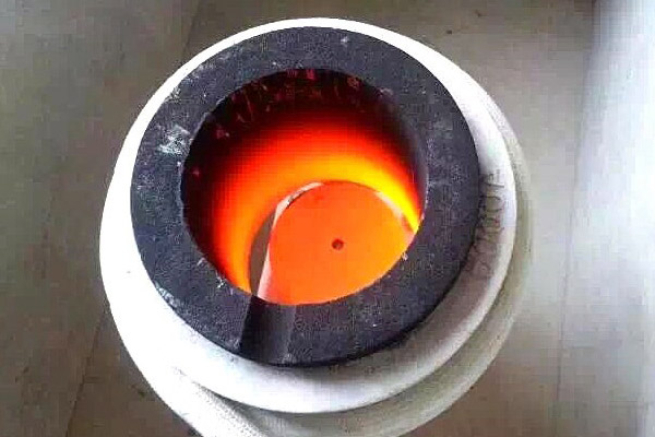 贵金属熔炼炉，它是一种采用中频花样视频app黄版下载加热设备的环保熔