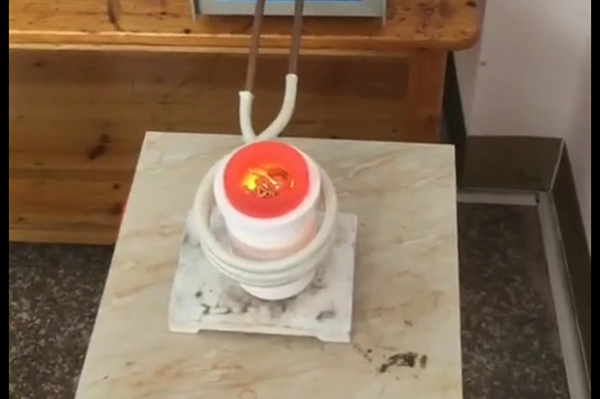 频率越高，中频熔炼电炉价格越高？